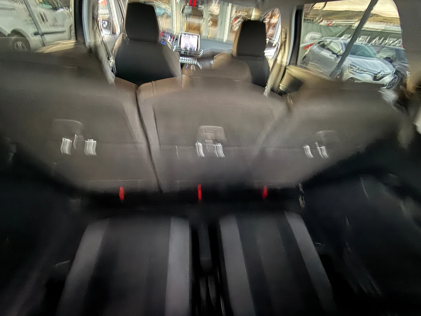 Peugeot 5008 1.5 HDI 7 seats, снимка 12 - Автомобили и джипове - 55729650