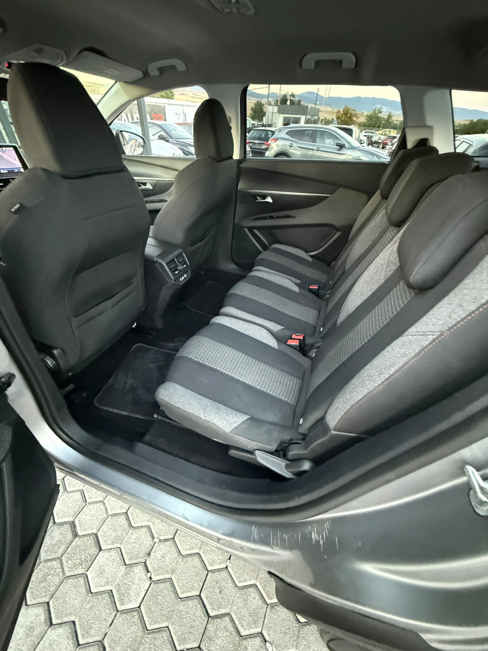Peugeot 5008 1.5 HDI 7 seats, снимка 14 - Автомобили и джипове - 55729650