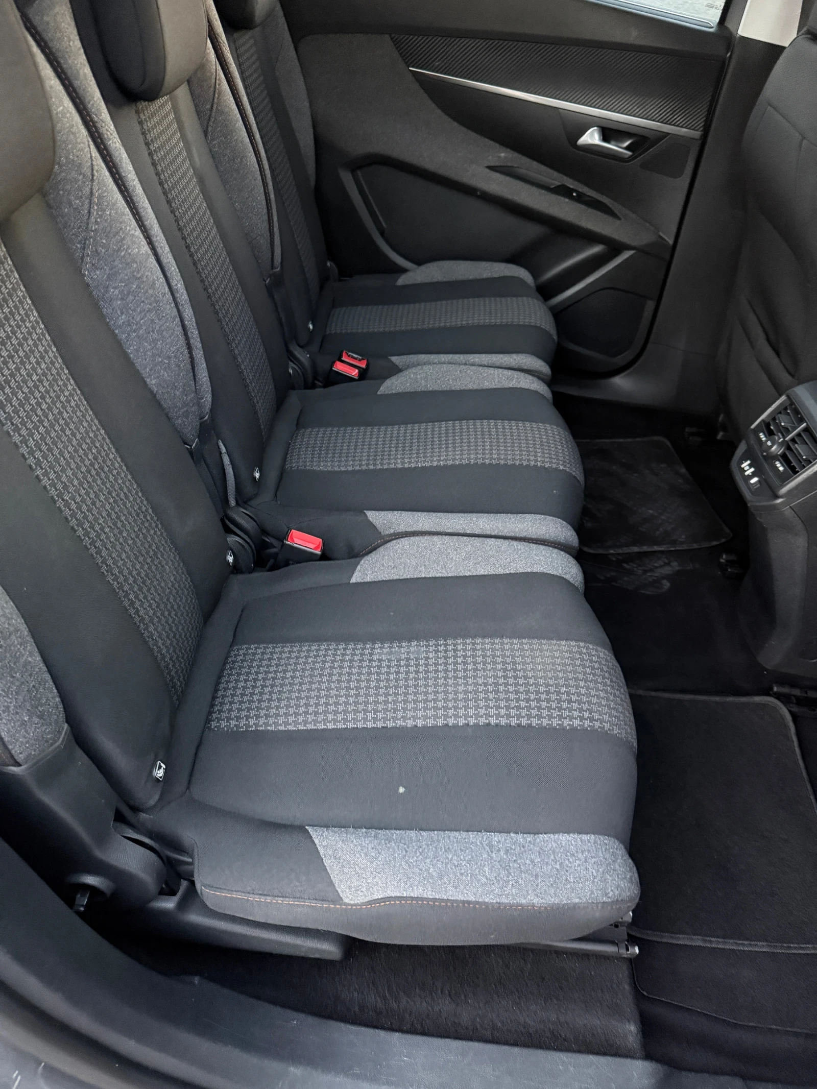 Peugeot 5008 1.5 HDI 7 seats, снимка 15 - Автомобили и джипове - 55729650