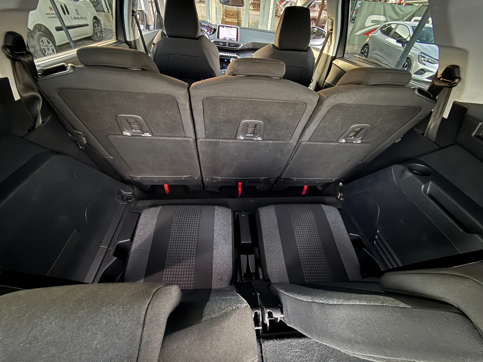 Peugeot 5008 1.5 HDI 7 seats, снимка 13 - Автомобили и джипове - 55729650