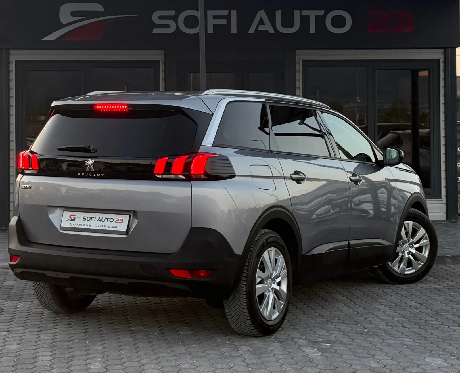 Peugeot 5008 1.5 HDI 7 seats, снимка 5 - Автомобили и джипове - 55729650