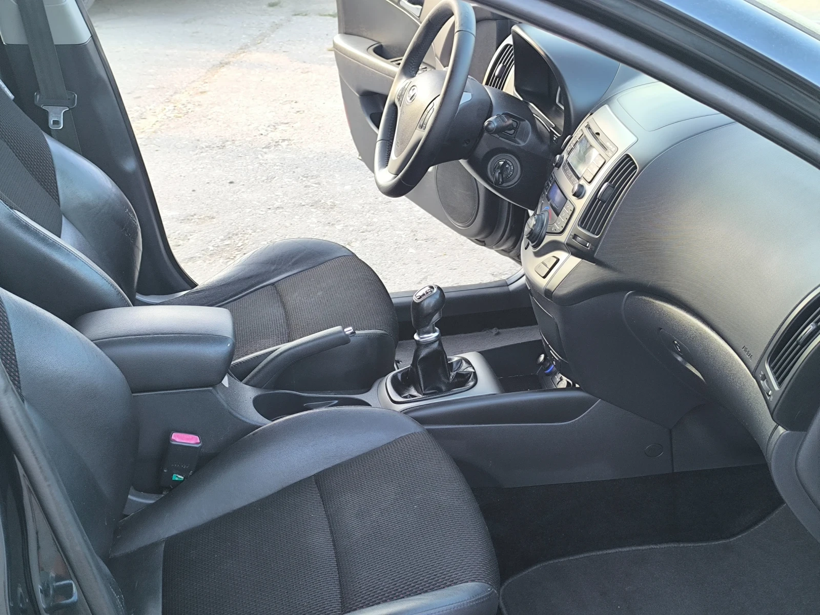 Hyundai I30 1.6 CRDI 90 к.с, снимка 11 - Автомобили и джипове - 55872652