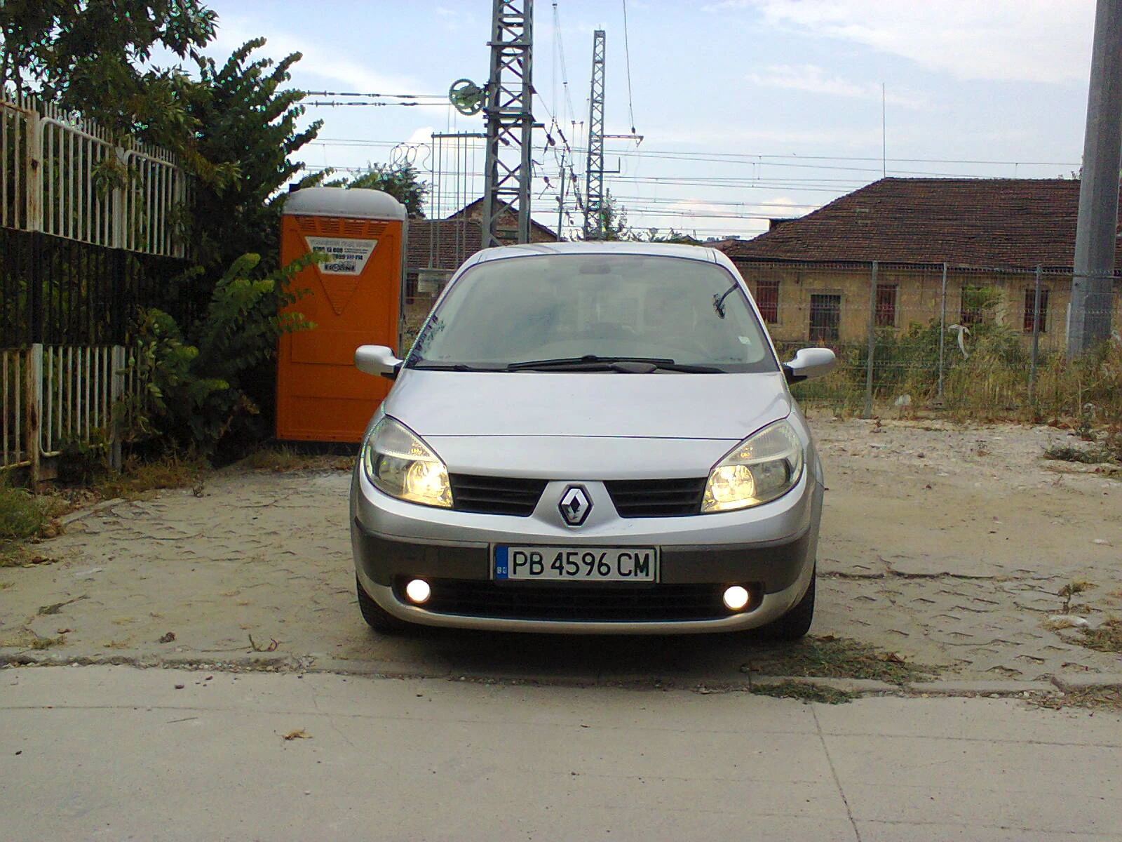 Renault Scenic 1.5 Тdci-86 коня , снимка 3 - Автомобили и джипове - 55944758