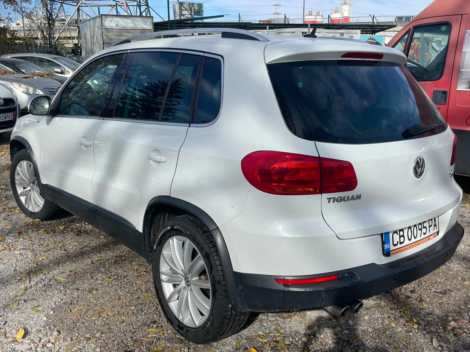 VW Tiguan 2.0TDI, ВТОРИ СОБСТВ, КУПЕНА ОТ ПОРШЕ СОФИЯ, ИСТОР - изображение 3