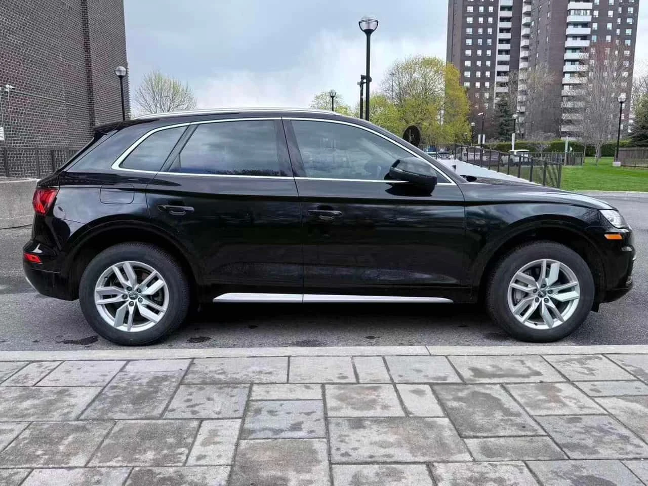 Audi Q5 * Komfort * CARFAX * 2 КЛЮЧА * KEYLESS * ПОДГРЕВИ, снимка 3 - Автомобили и джипове - 54459800