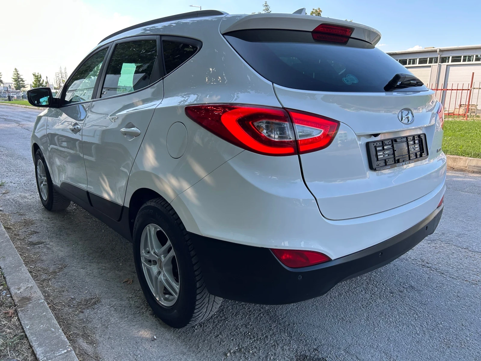 Hyundai IX35 1.7CRDi/NAVi/FACELIFT/LED/ПАНОРАМА, снимка 3 - Автомобили и джипове - 55465817