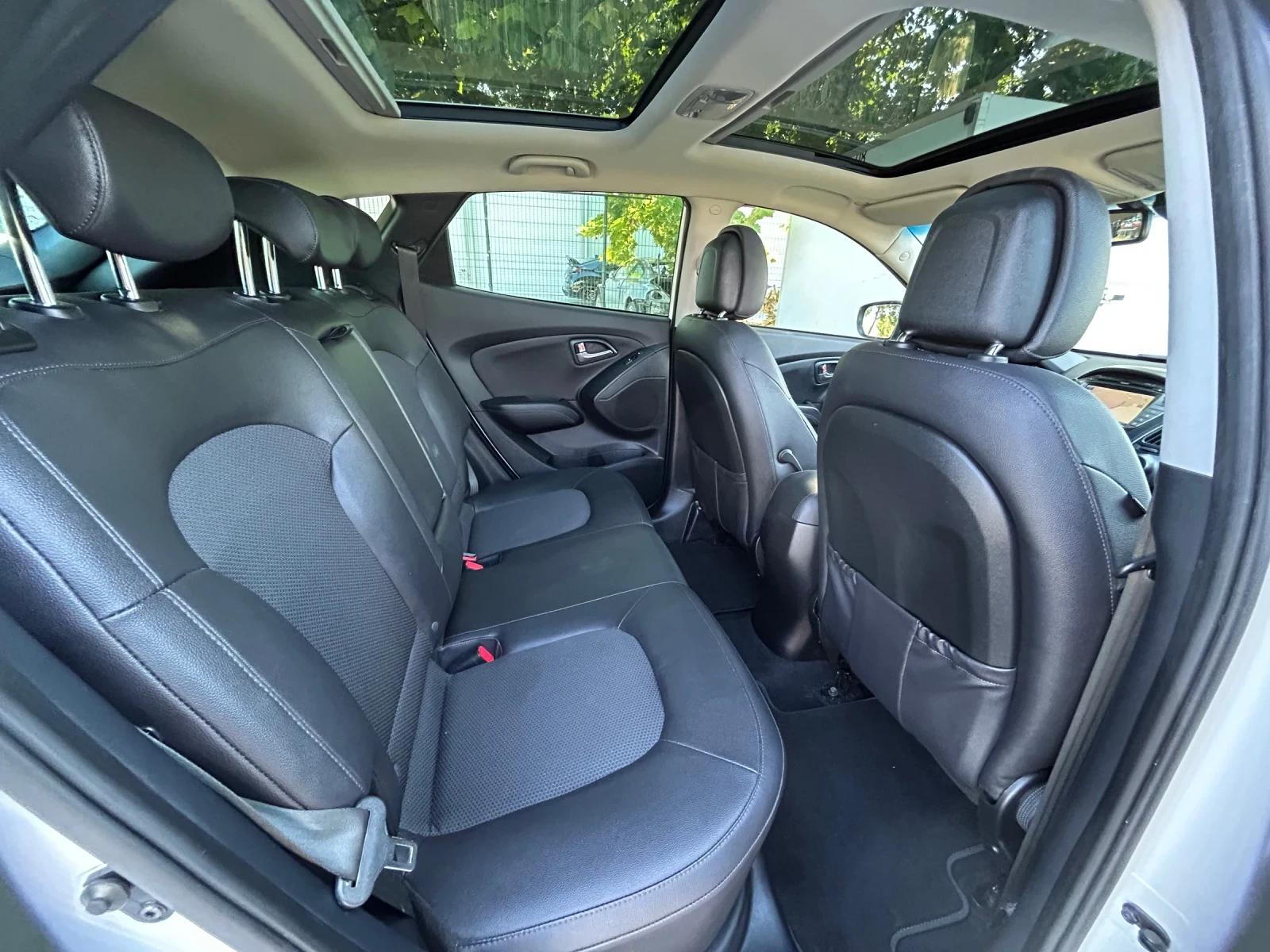 Hyundai IX35 1.7CRDi/NAVi/FACELIFT/LED/ПАНОРАМА, снимка 12 - Автомобили и джипове - 55465817