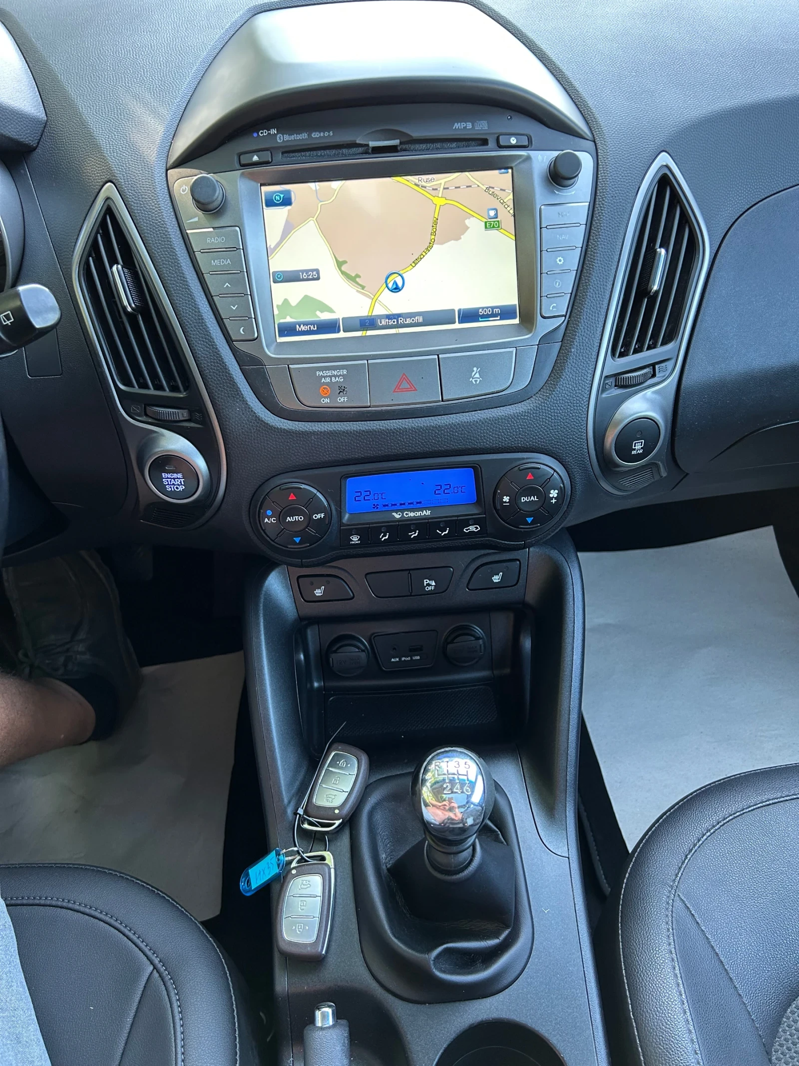 Hyundai IX35 1.7CRDi/NAVi/FACELIFT/LED/ПАНОРАМА, снимка 15 - Автомобили и джипове - 55465817