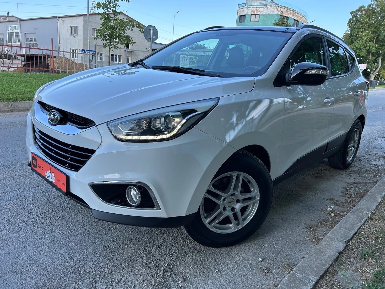 Hyundai IX35 1.7CRDi/NAVi/FACELIFT/LED/ПАНОРАМА, снимка 2 - Автомобили и джипове - 55465817