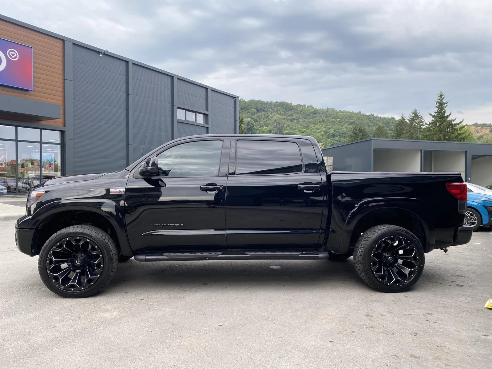 Toyota Tundra, снимка 8 - Автомобили и джипове - 55652346