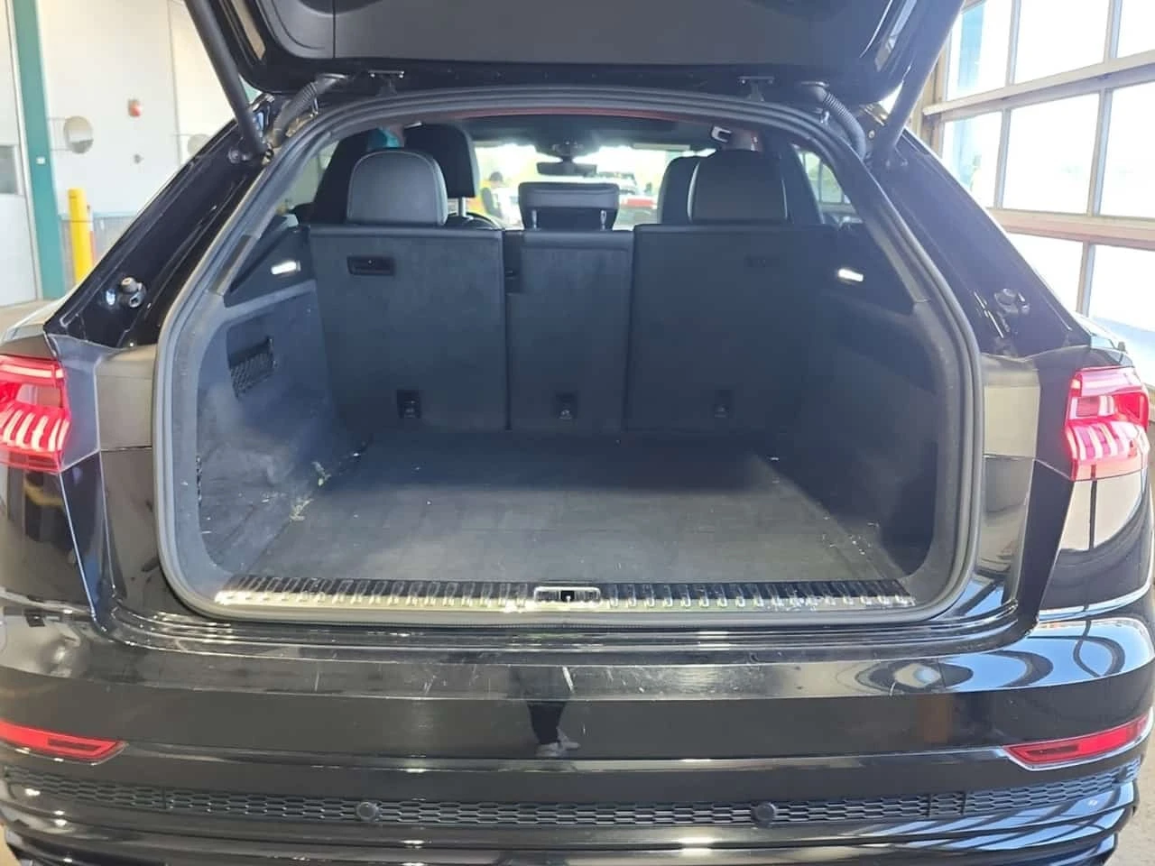 Audi Q8 55 Tfsi Quattro Progressiv / CARFAX / 2 ����� | Mobile.bg � ����������� 5