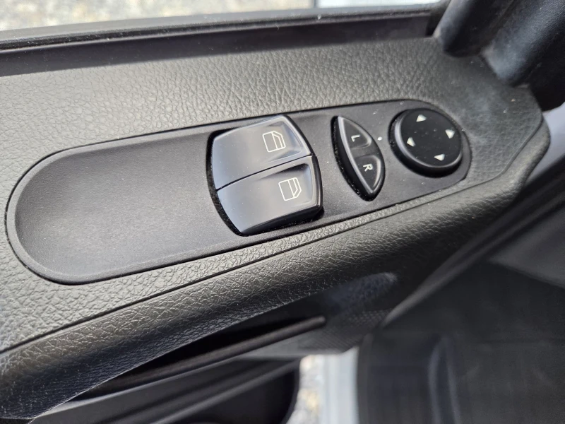 Mercedes-Benz Vito 113 CDI, Макси, Климатик, Две странични врати, снимка 13 - Бусове и автобуси - 52079295