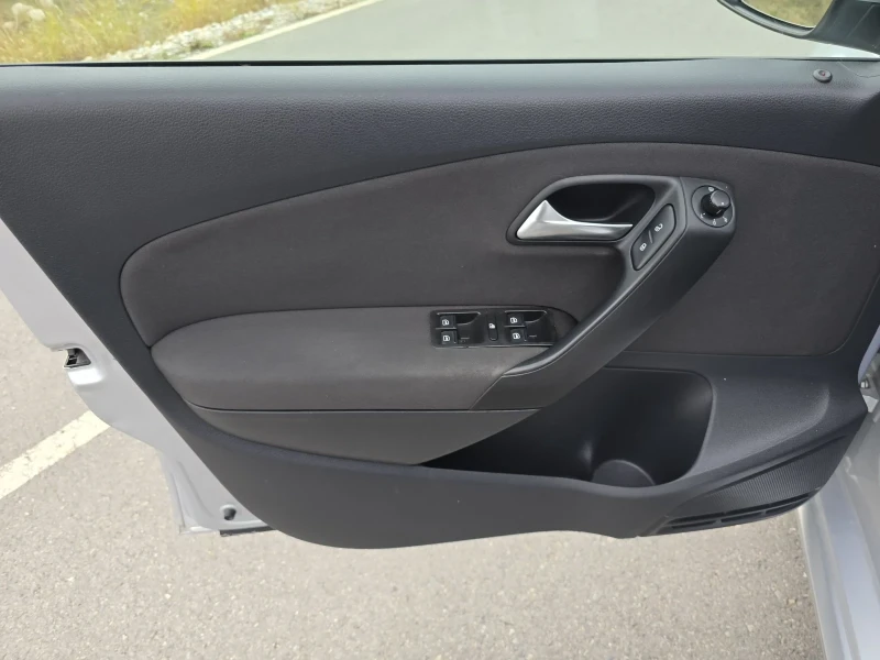 VW Polo 1.6TDi/90KS, снимка 8 - Автомобили и джипове - 52133117