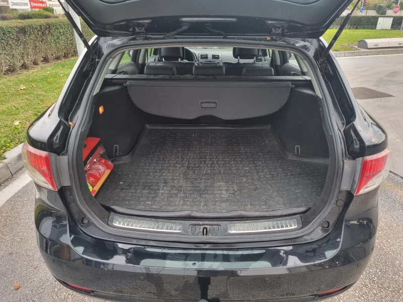 Toyota Avensis 2.0 126к.с., снимка 10 - Автомобили и джипове - 52572137