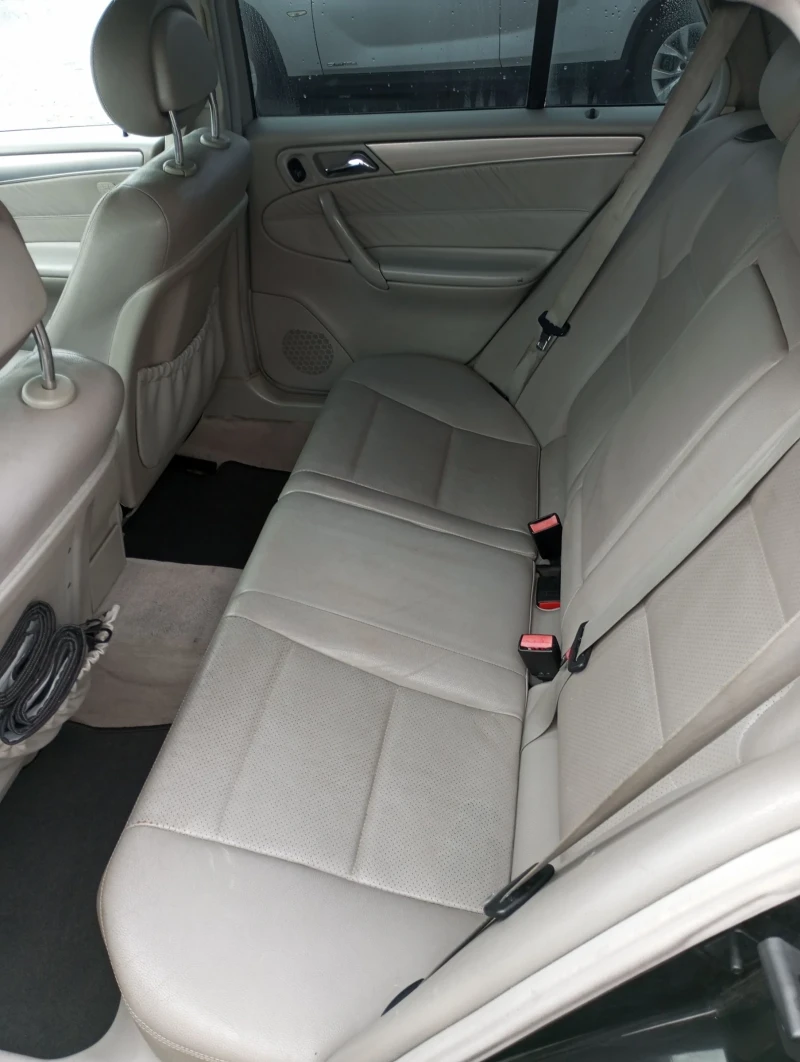 Mercedes-Benz C 220, снимка 6 - Автомобили и джипове - 52539064