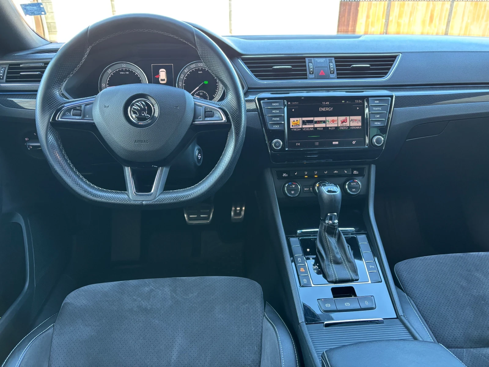 Skoda Superb 2.0TDI 4x4 DSG SPORT LINE, снимка 10 - Автомобили и джипове - 53789156