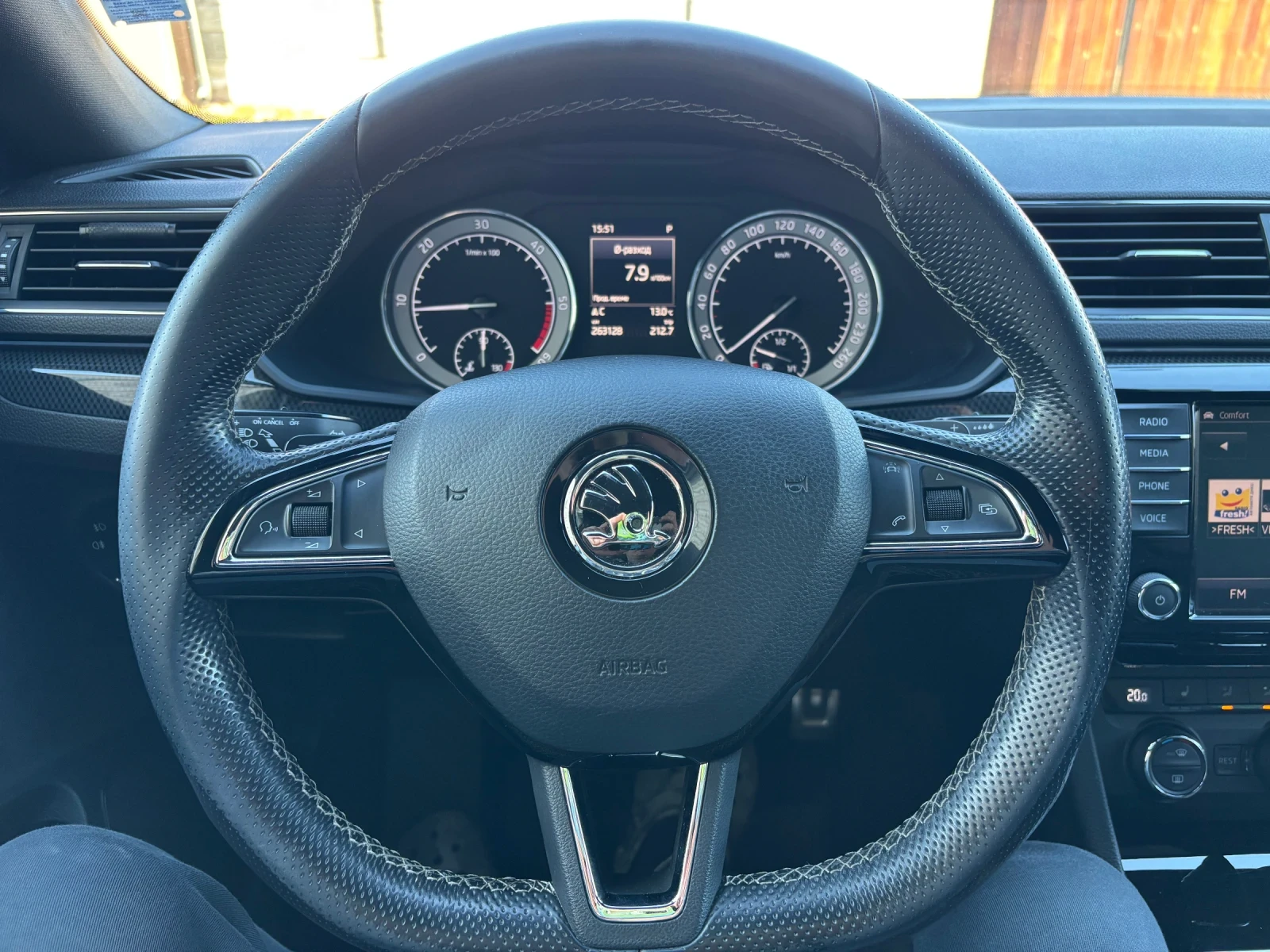 Skoda Superb 2.0TDI 4x4 DSG SPORT LINE, снимка 11 - Автомобили и джипове - 53789156