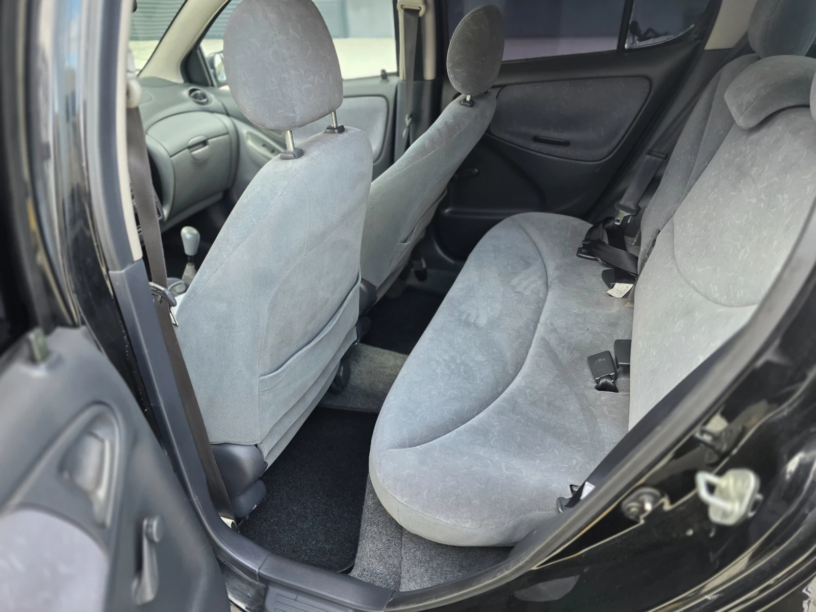 Toyota Yaris 1.1 VVT-I , снимка 15 - Автомобили и джипове - 54082973