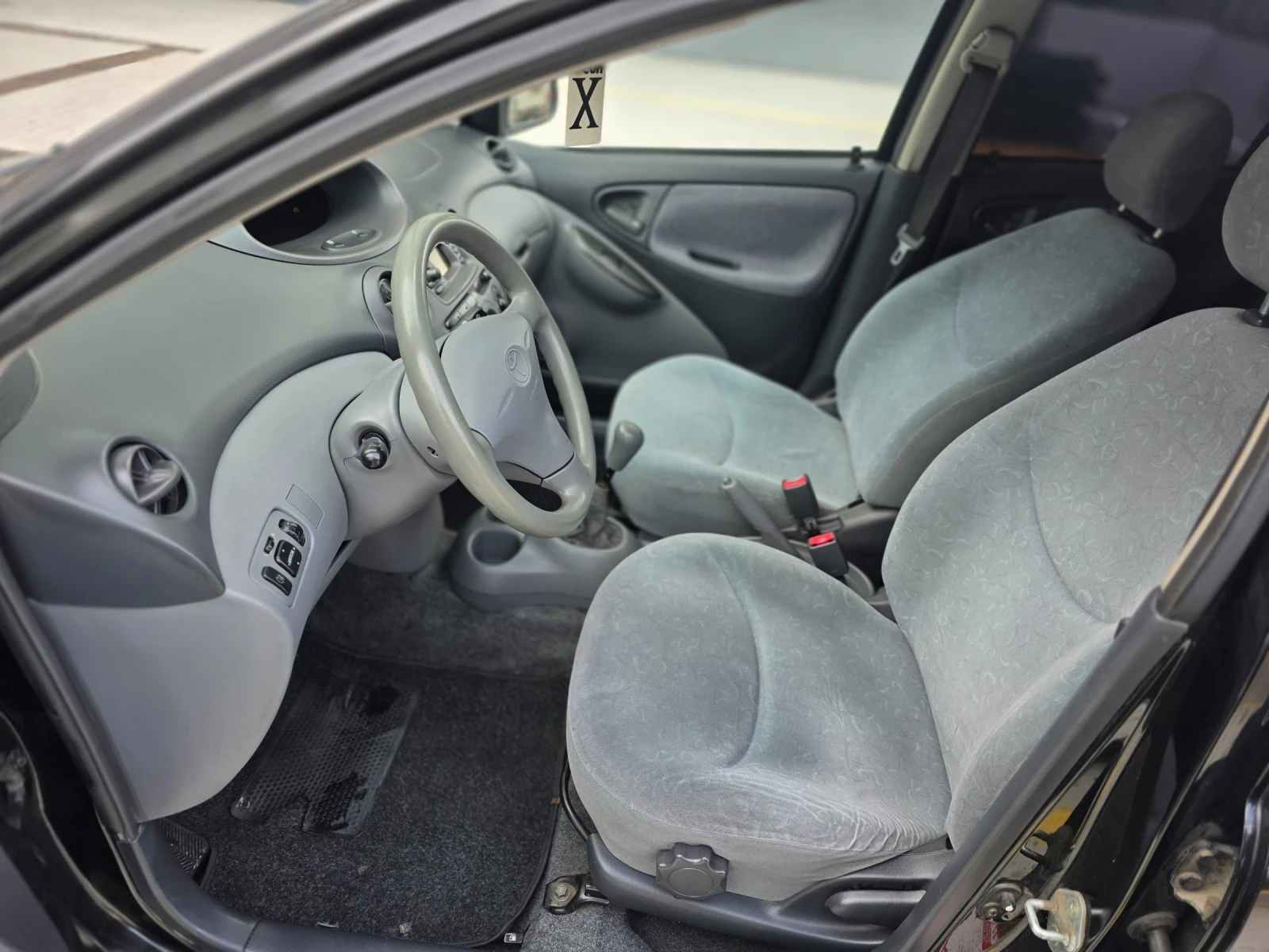 Toyota Yaris 1.1 VVT-I , снимка 16 - Автомобили и джипове - 54082973