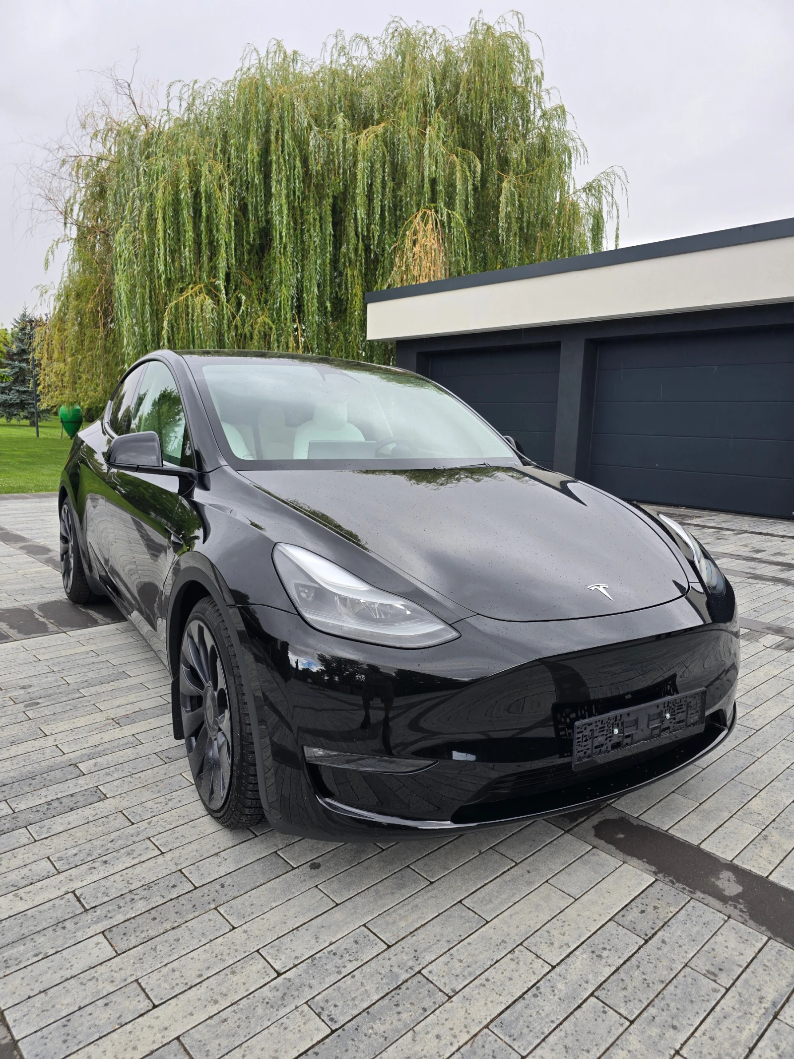 Tesla Model Y PERFORMANCE, DUAL MOTOR, 4X4
