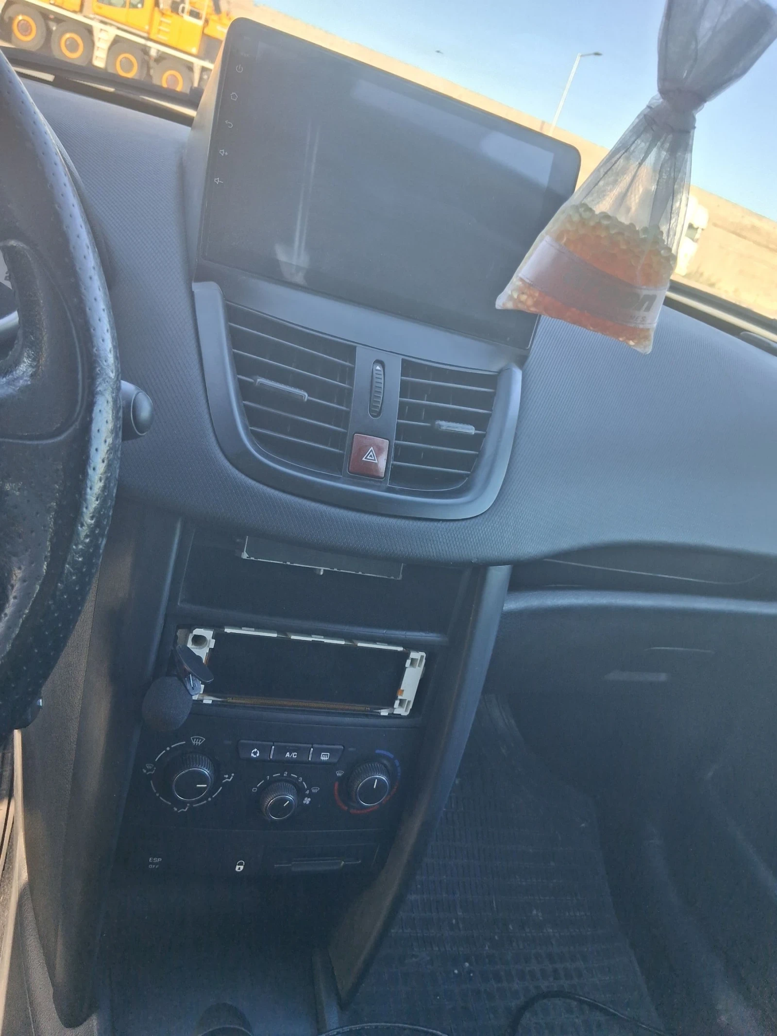 Peugeot 207 1.4i LPG, снимка 7 - Автомобили и джипове - 54770542