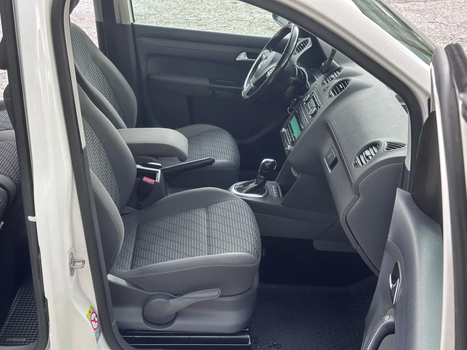 VW Caddy MAXI* 1.6TDI* DSG* НЕМСКА* НОВ ВНОС!, снимка 11 - Автомобили и джипове - 54824348