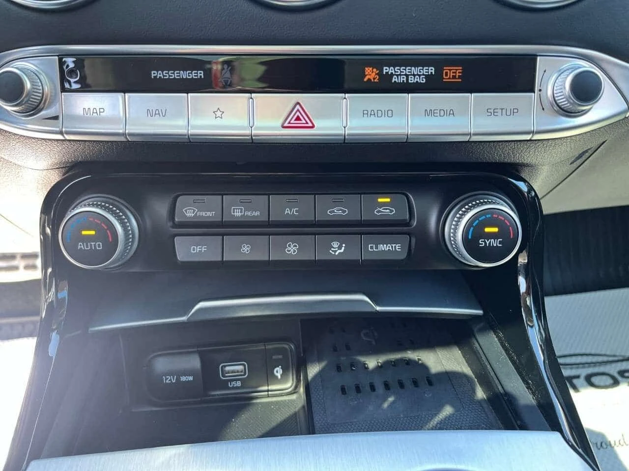 Kia Stinger * GT Limited MOONROOF | HEATED & VENTILATED LEATHE, снимка 12 - Автомобили и джипове - 54870809