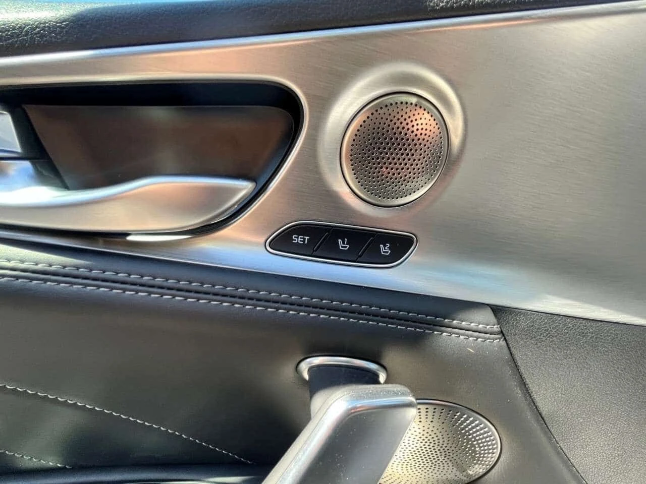 Kia Stinger * GT Limited MOONROOF | HEATED & VENTILATED LEATHE, снимка 16 - Автомобили и джипове - 54870809
