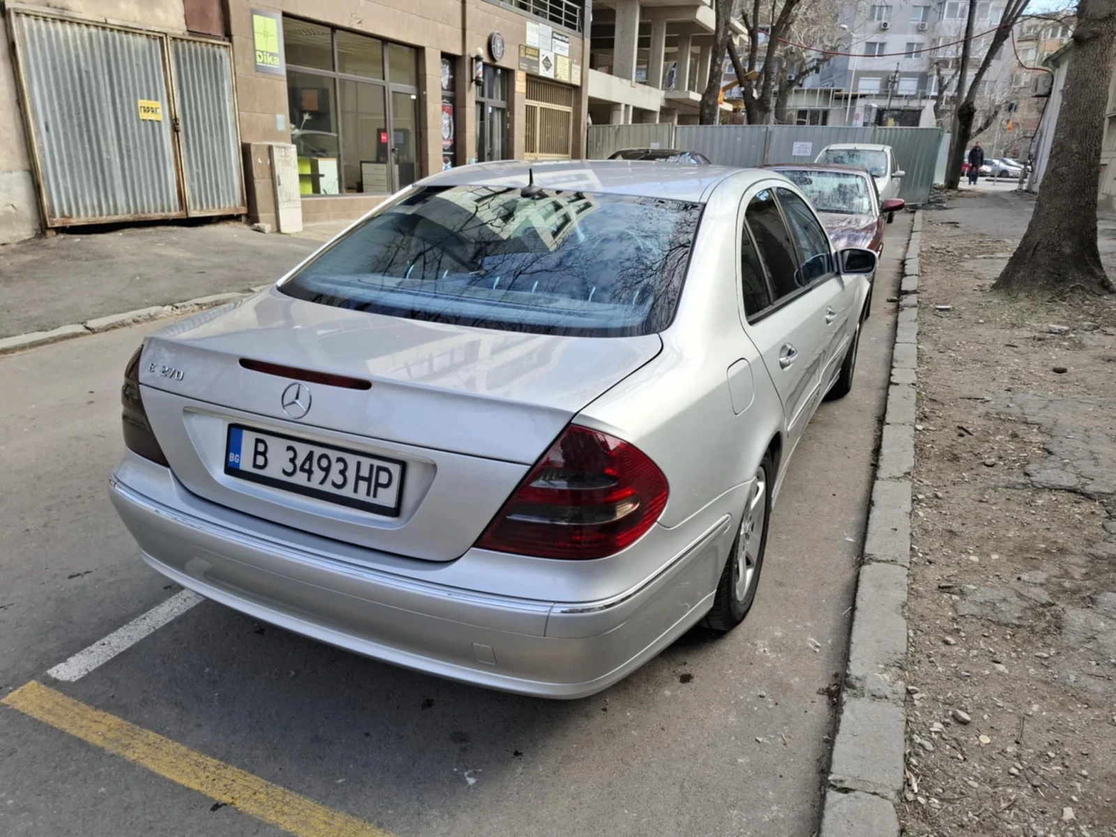 Mercedes-Benz E 270 2.7 CDI Avantgarde, снимка 4 - Автомобили и джипове - 54882014