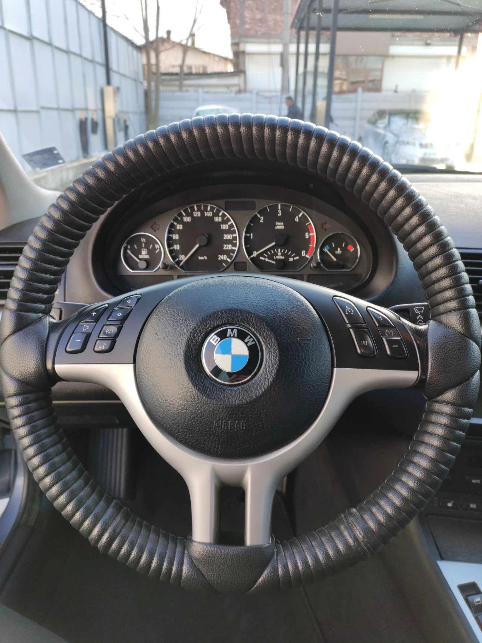 BMW 330, снимка 5 - Автомобили и джипове - 55450172