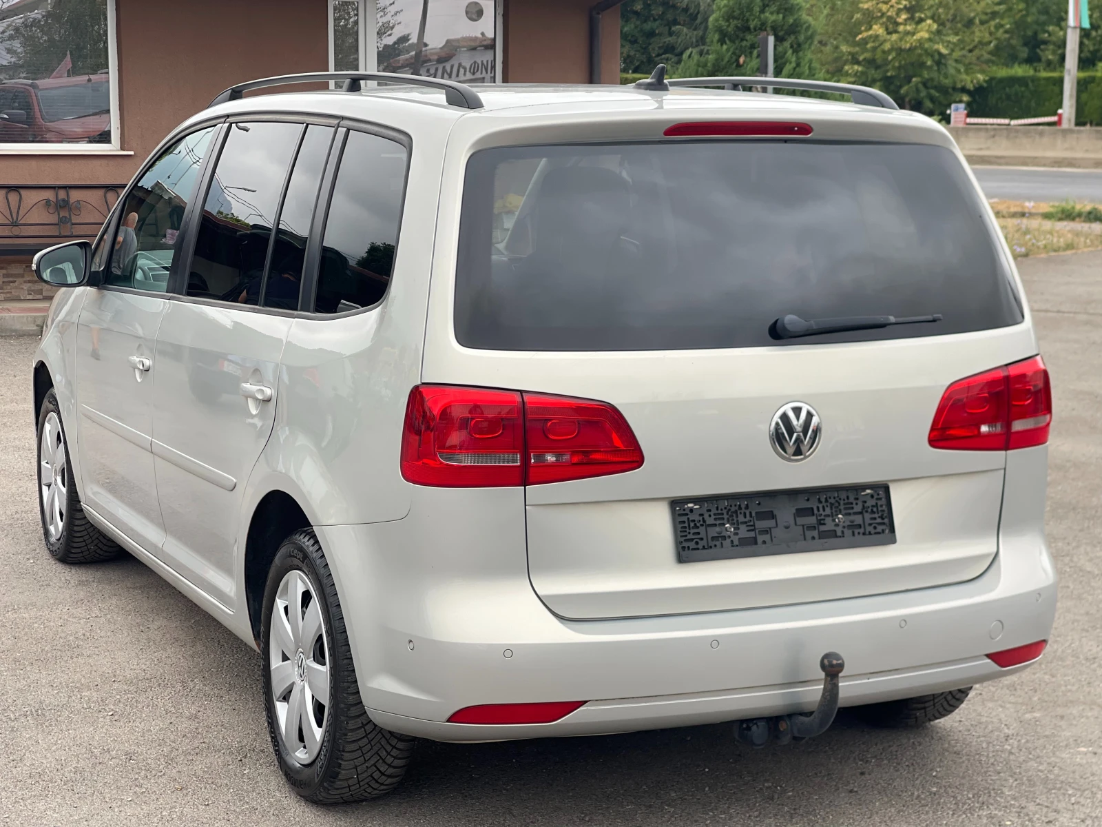 VW Touran 1.6TDi Business, снимка 3 - Автомобили и джипове - 55845785