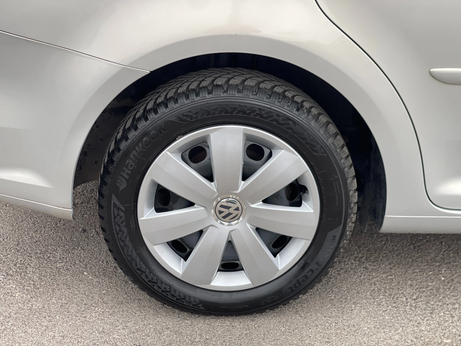 VW Touran 1.6TDi Business, снимка 7 - Автомобили и джипове - 55845785