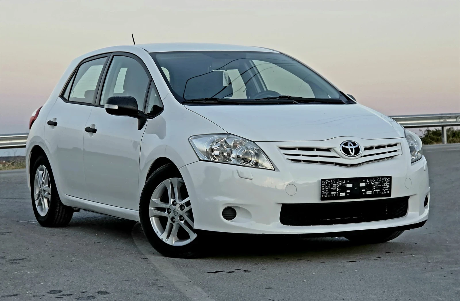 Toyota Auris 1.4 D4D, снимка 3 - Автомобили и джипове - 55998060