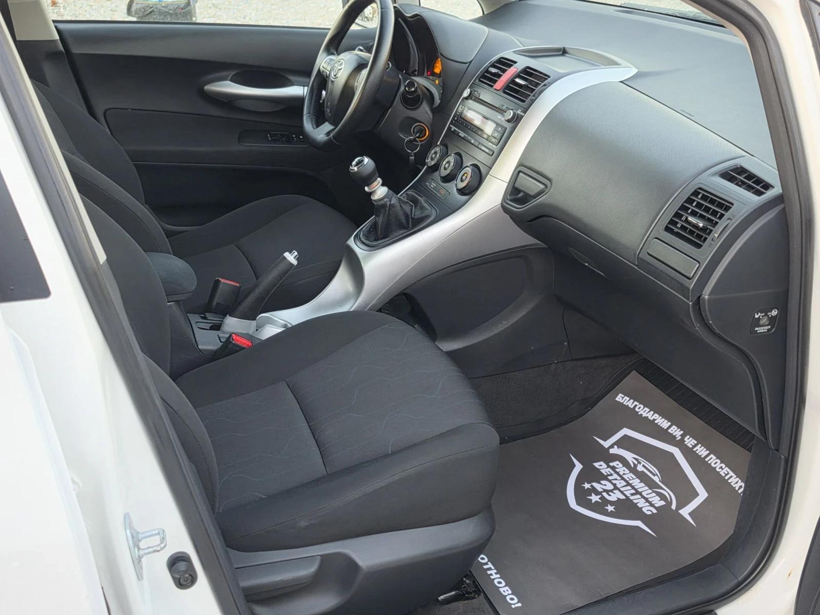 Toyota Auris 1.4 D4D, снимка 10 - Автомобили и джипове - 55998060
