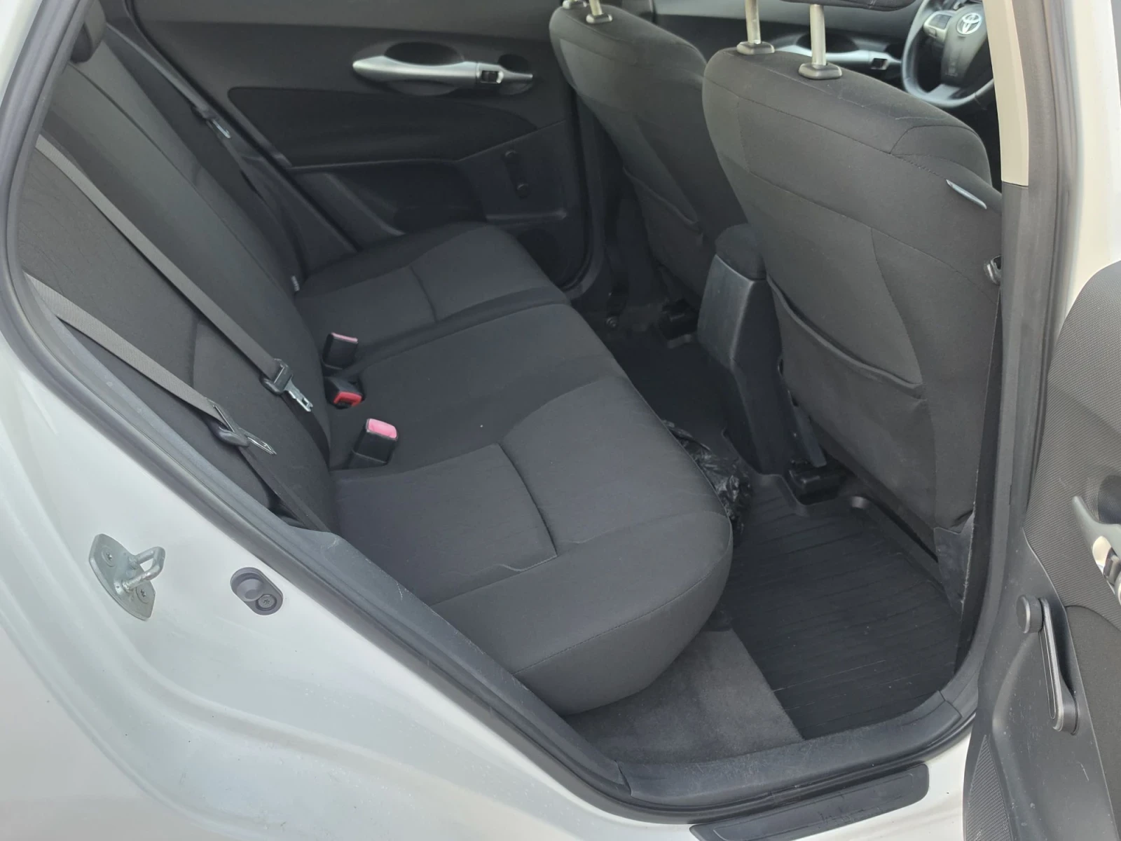 Toyota Auris 1.4 D4D, снимка 9 - Автомобили и джипове - 55998060
