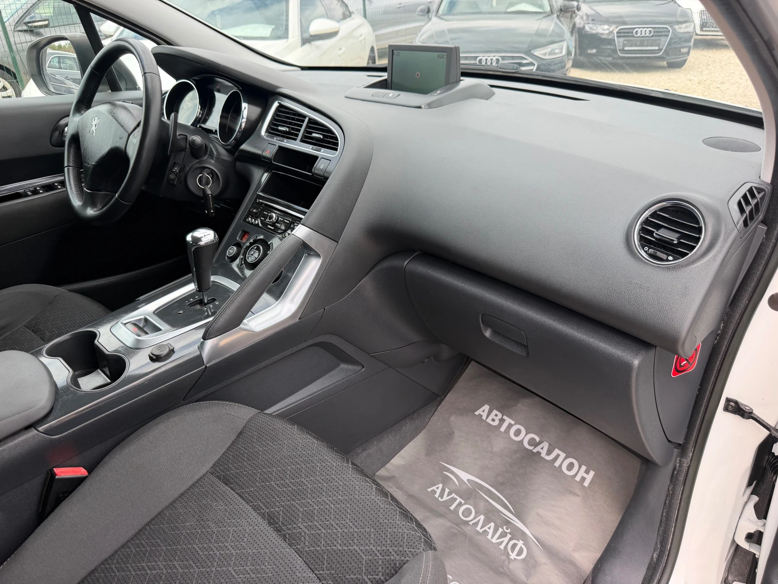 Peugeot 3008 1.6EHDI fACELIFT AVTOMAT, снимка 10 - Автомобили и джипове - 56097357