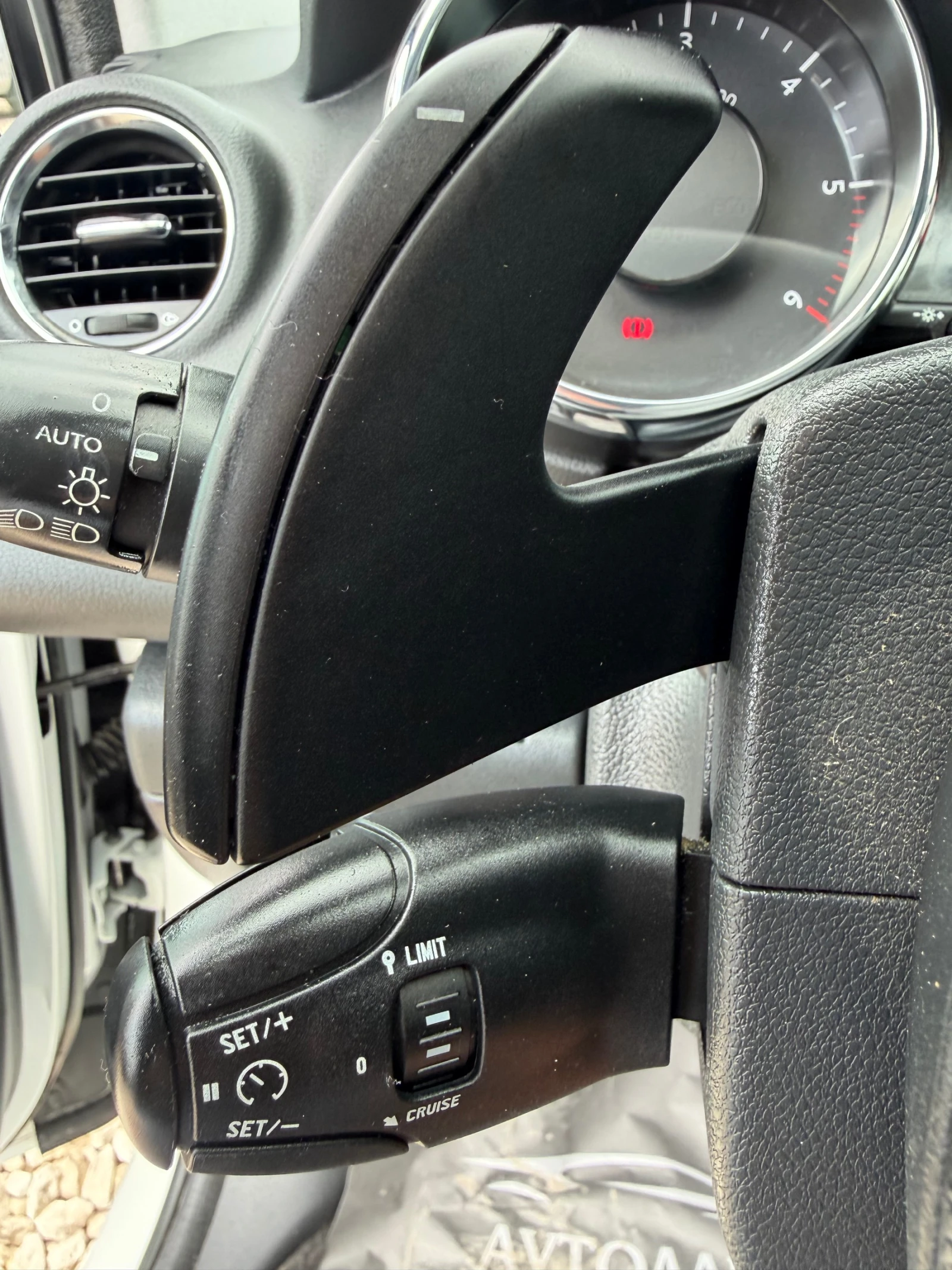 Peugeot 3008 1.6EHDI fACELIFT AVTOMAT, снимка 17 - Автомобили и джипове - 56097357