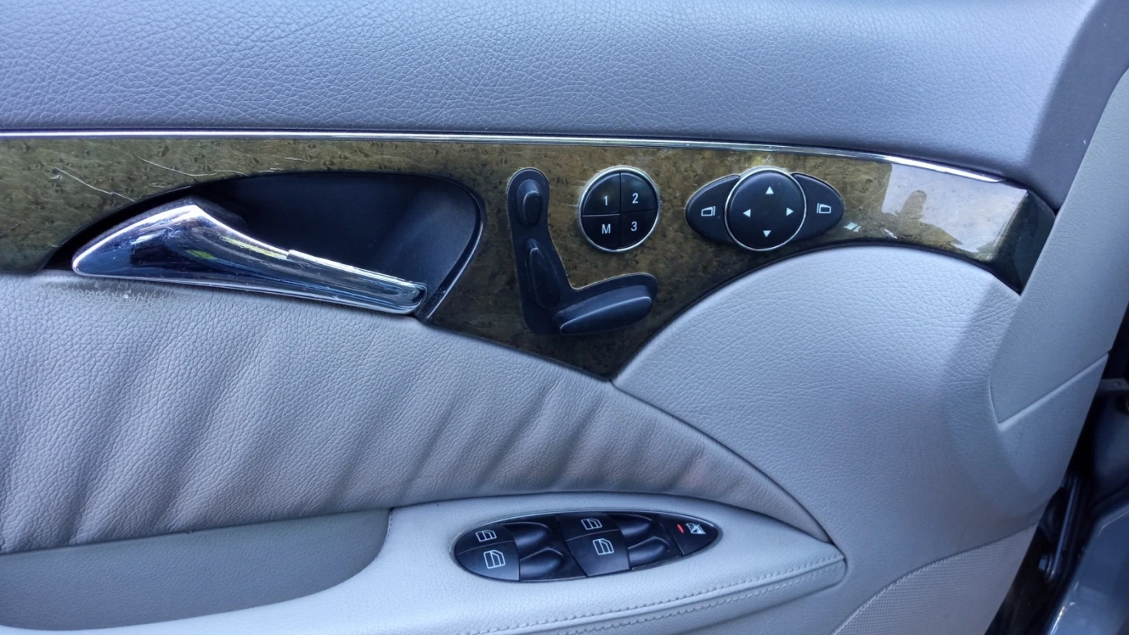 Mercedes-Benz E 220, снимка 7 - Автомобили и джипове - 56429543
