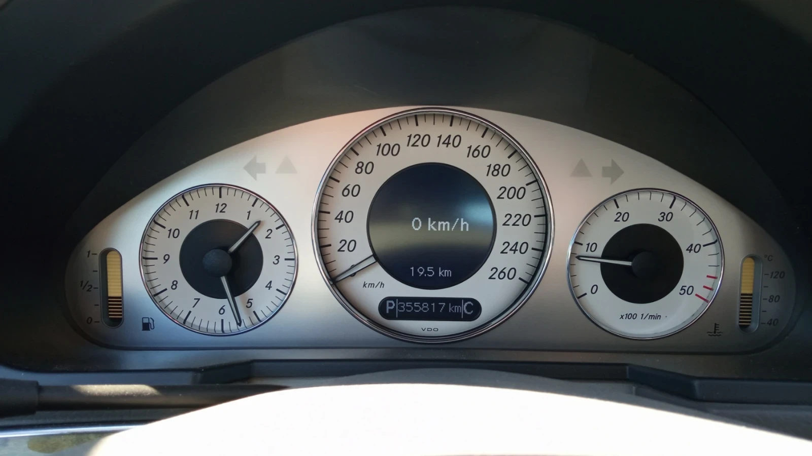 Mercedes-Benz E 220, снимка 6 - Автомобили и джипове - 56429543
