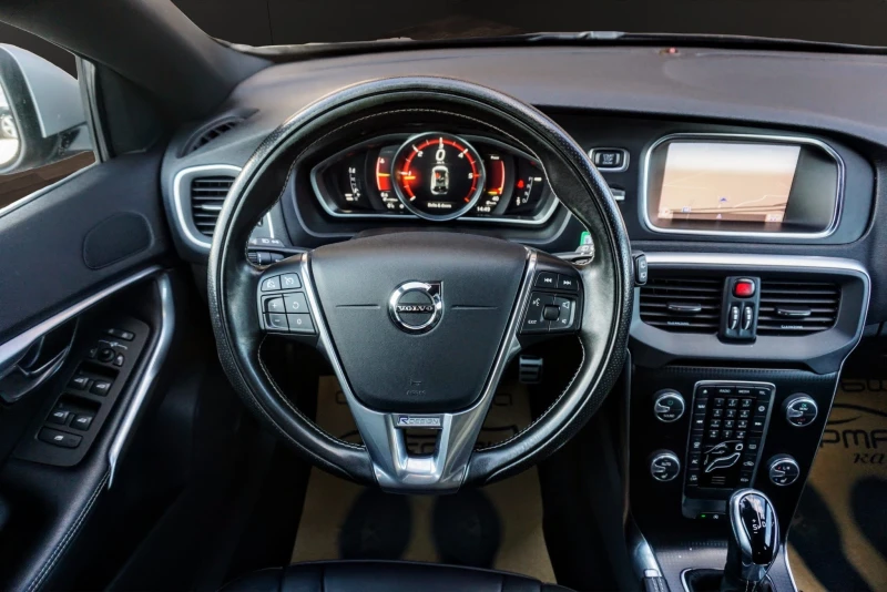 Volvo V40 2.0D R-DESIGN GEARTRONIC, снимка 11 - Автомобили и джипове - 52579646