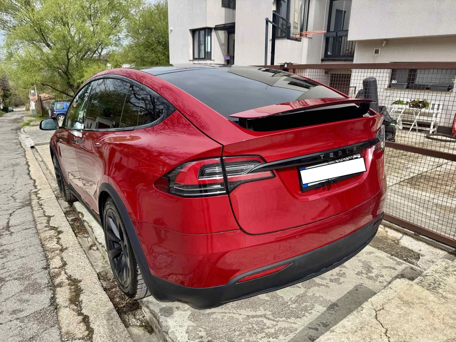Tesla Model X  - изображение 2
