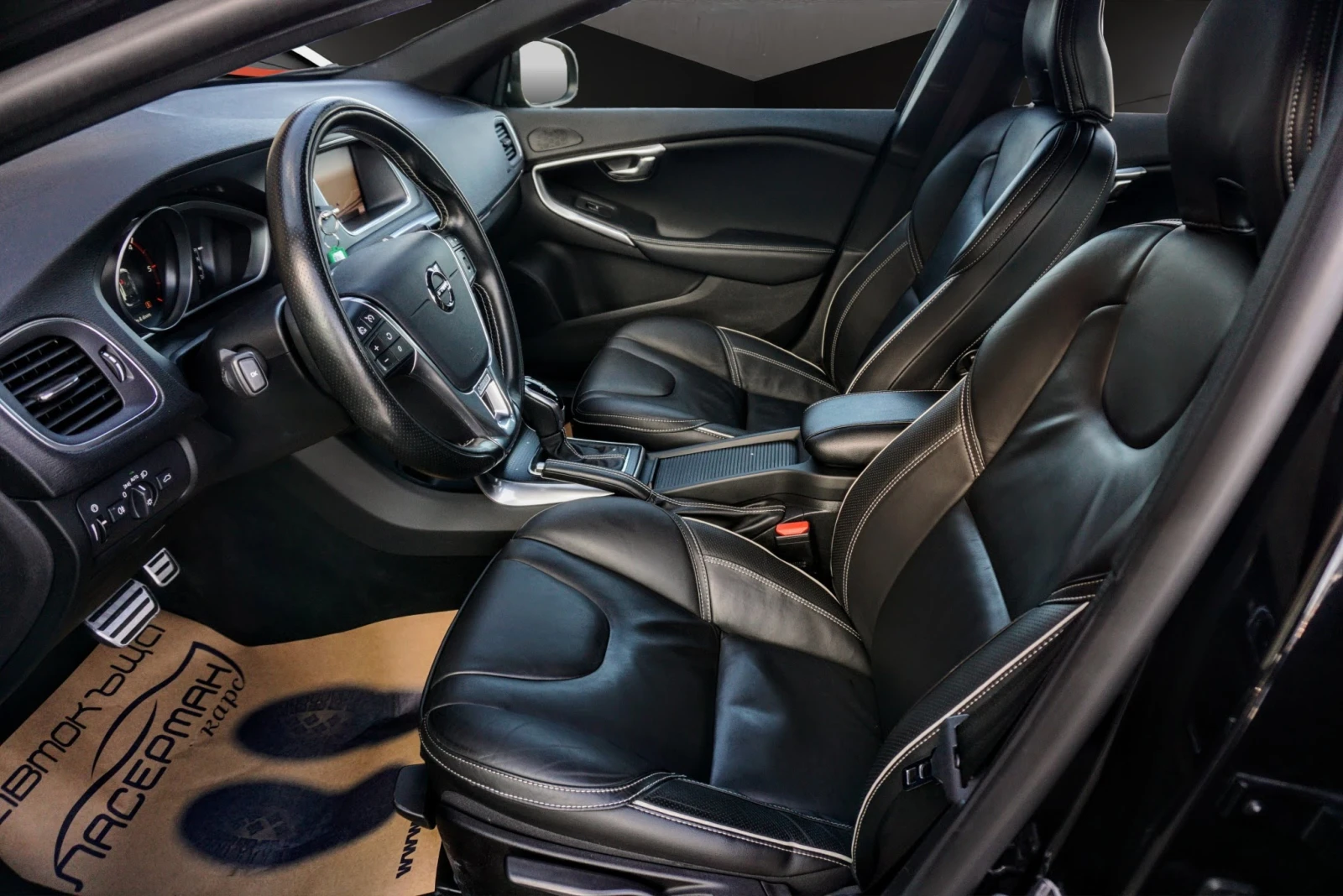 Volvo V40 2.0D R-DESIGN GEARTRONIC - изображение 8