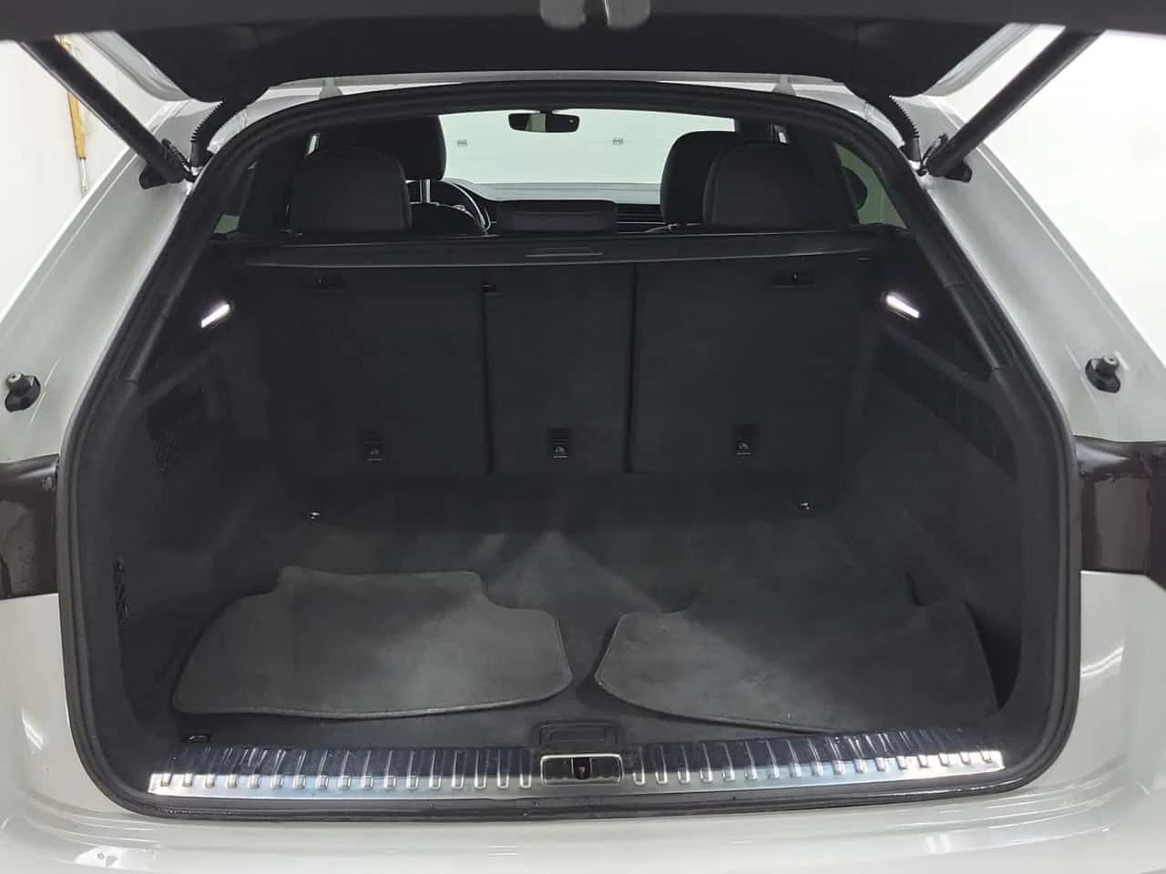 Audi Q8 * Progressiv * CARFAX * ���� �� �� | Mobile.bg � ����������� 16