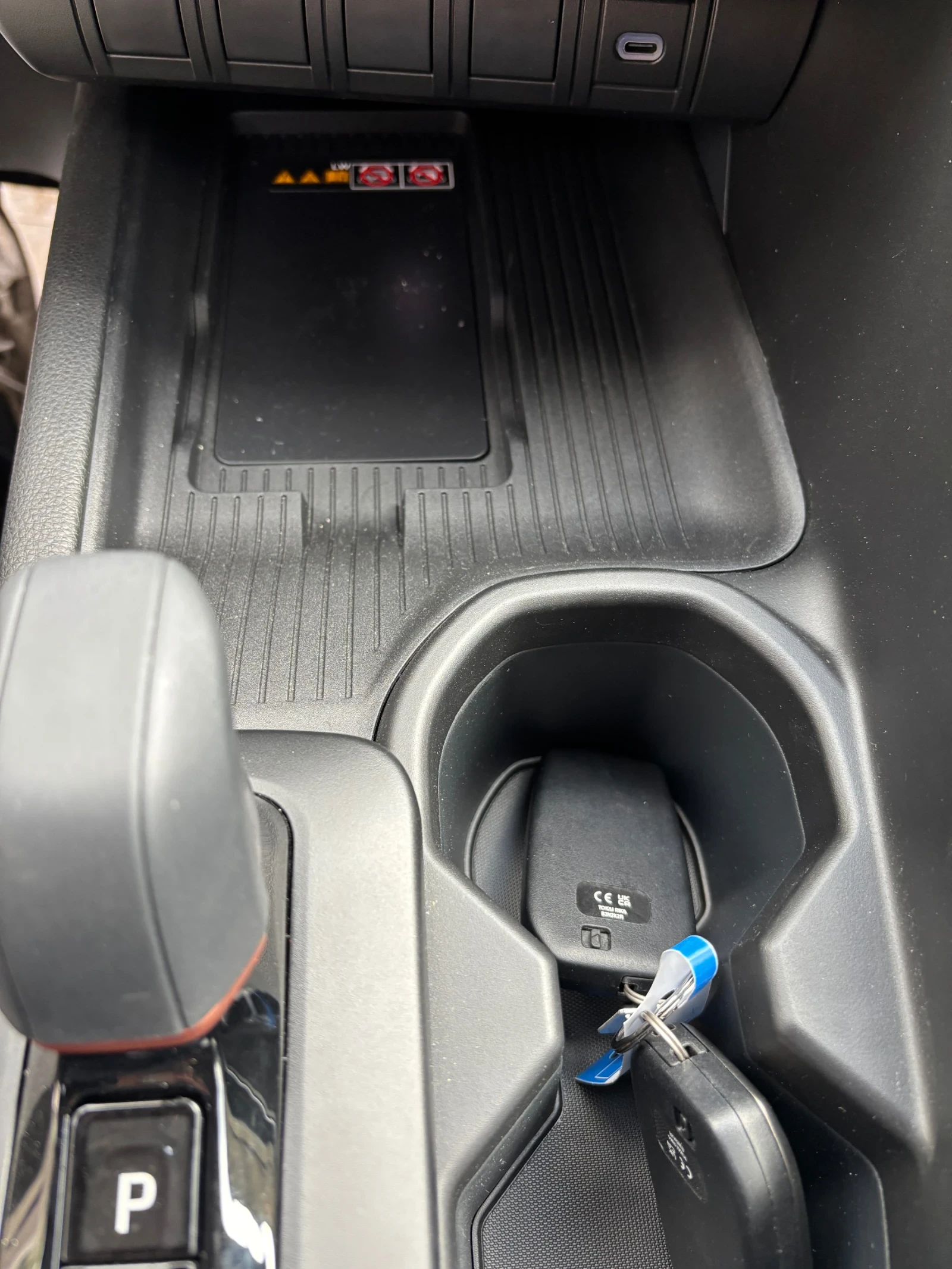 Toyota C-HR 4x4, 2.0HEV, 197ks, снимка 15 - Автомобили и джипове - 54088430