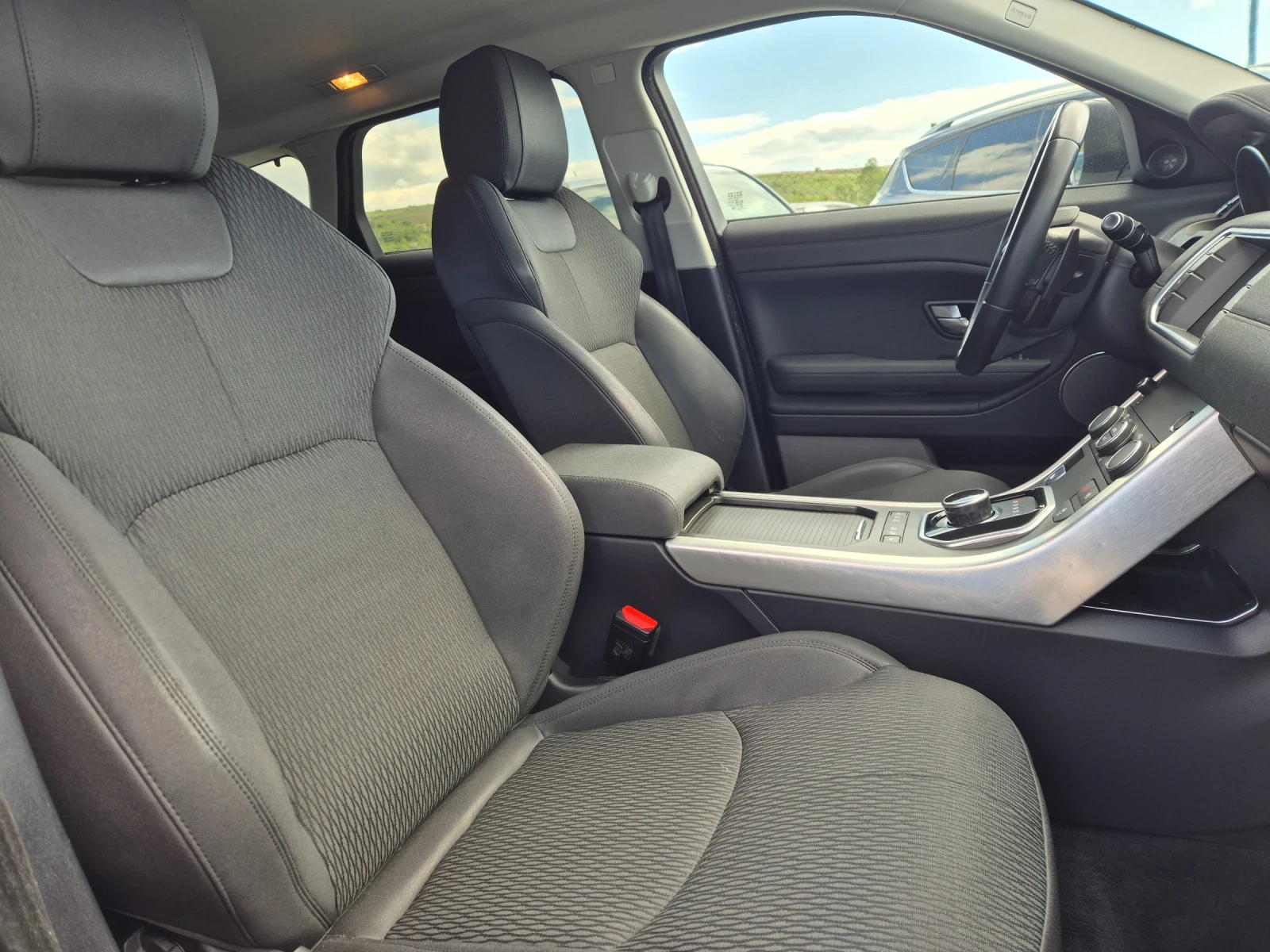Land Rover Range Rover Evoque 2.0 D 4x4, снимка 10 - Автомобили и джипове - 54392636