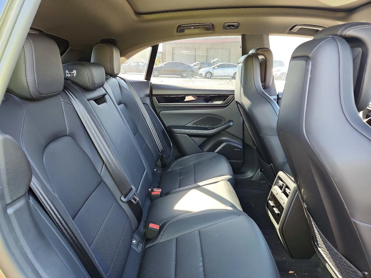 Porsche Macan 4 EV, снимка 11 - Автомобили и джипове - 55057666