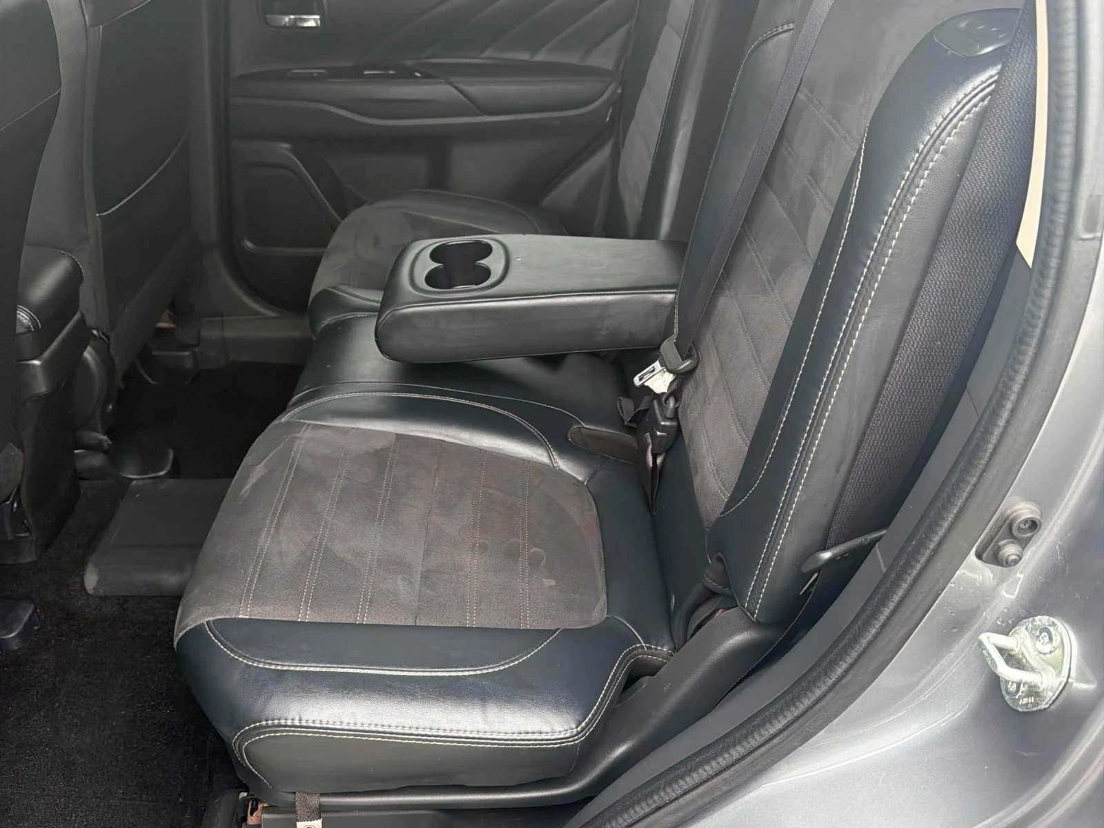 Mitsubishi Outlander PHEV* S-AWC* Подгрев* Задна камера* Keyless* , снимка 9 - Автомобили и джипове - 55562323