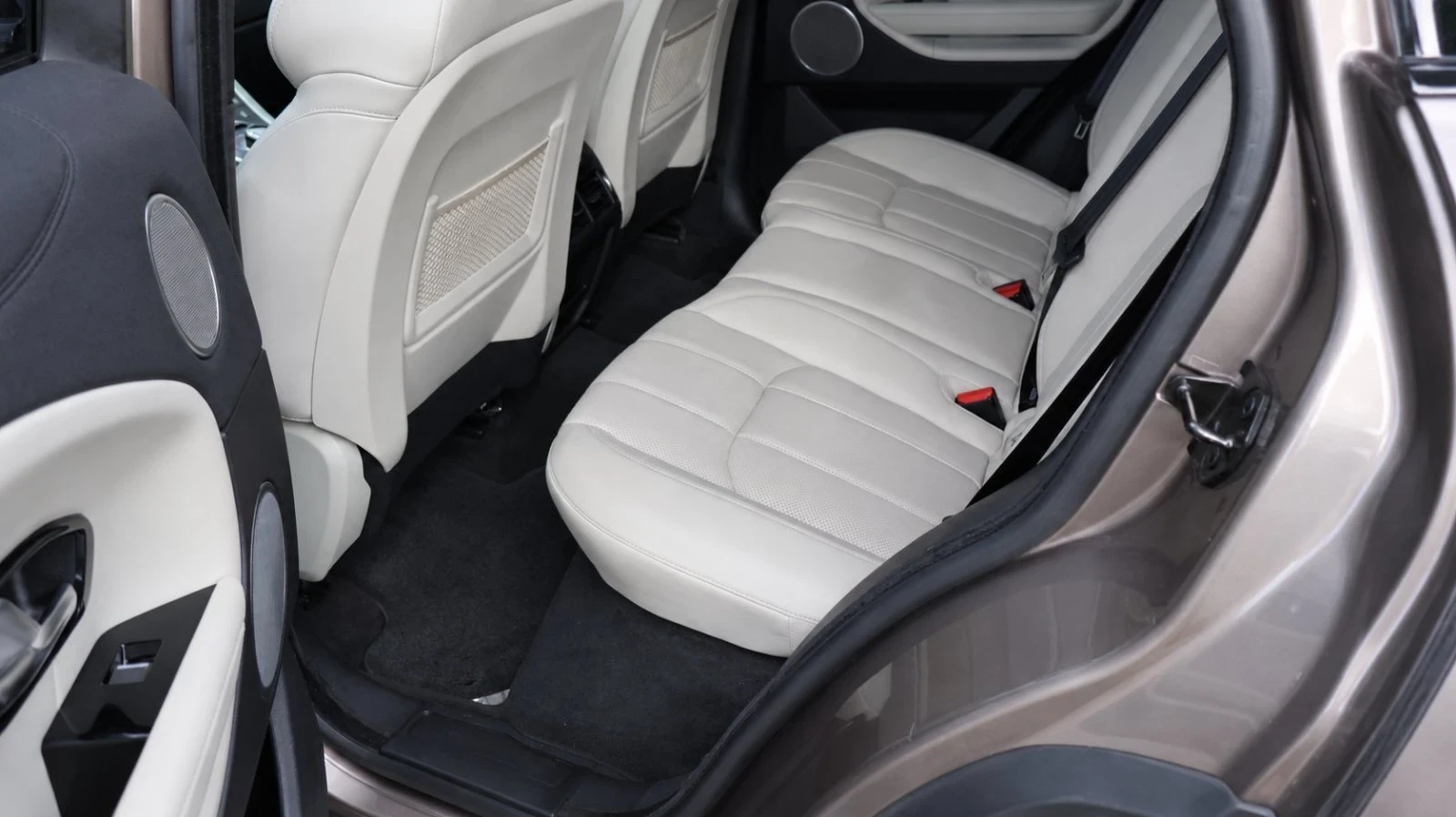 Land Rover Evoque 2.0SD4 180 К.С. HSE 4Х4 Keyless , снимка 10 - Автомобили и джипове - 56183902