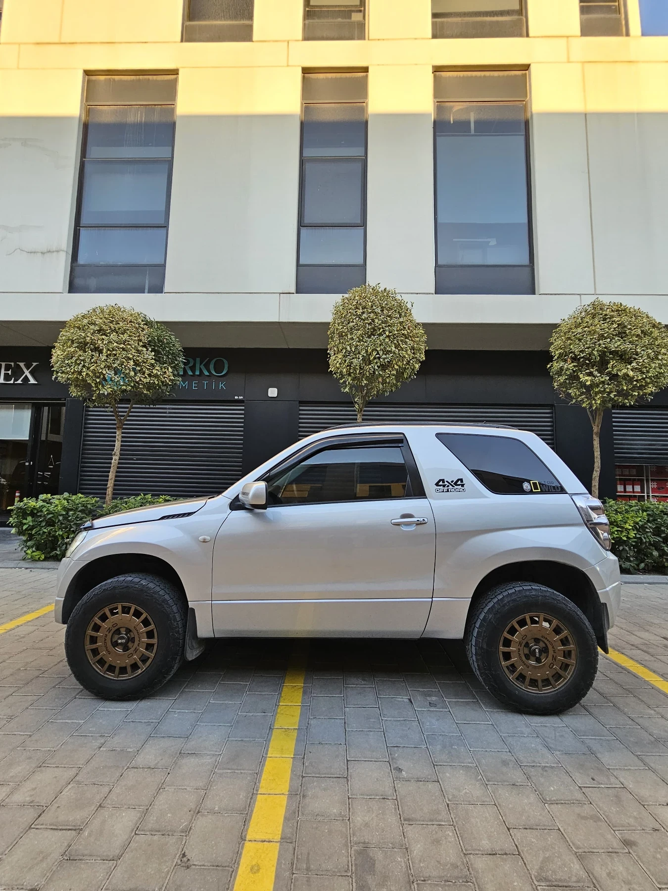 Suzuki Grand vitara Бензин газ, снимка 3 - Автомобили и джипове - 56377736