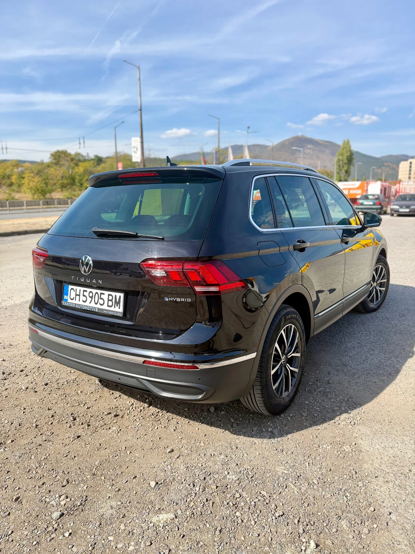 VW Tiguan, снимка 4 - Автомобили и джипове - 56432795